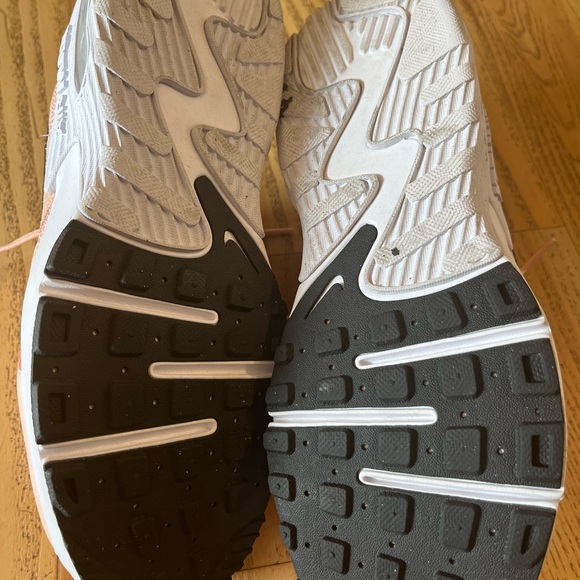 Nike WomensAir Max Excee Washed Coral - Size 8.5 - Picture 4 of 5